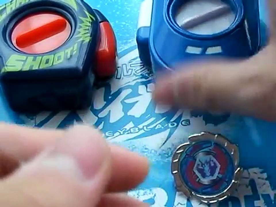 MINI Beyblade VS POKEMON Battle Wheel! CAPSULE Beyblades