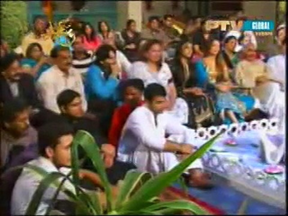 Punjabi song by Arif Lohar and Sanam Marvi(Virsa heritage PTV Live)- Main dadhi kohji