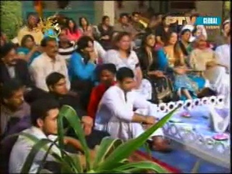 Punjabi song by Arif Lohar and Sanam Marvi(Virsa heritage PTV Live)- Main dadhi kohji