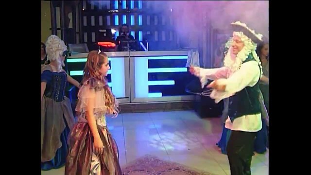 כניסה לבת מצווה בריקוד עם החלפת תלבושות כולל צוות רקדניות muzon.co.il