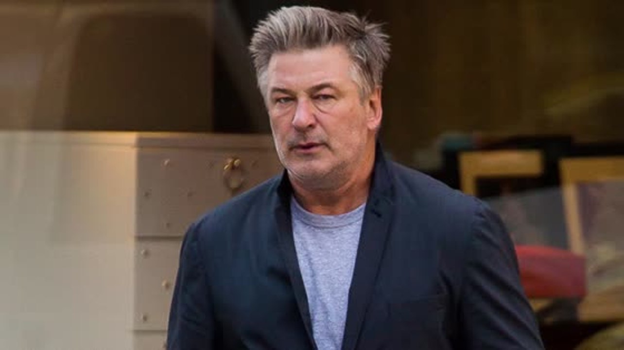 Alec Baldwin Says Growing Up With Brothers Was 'Maddening'