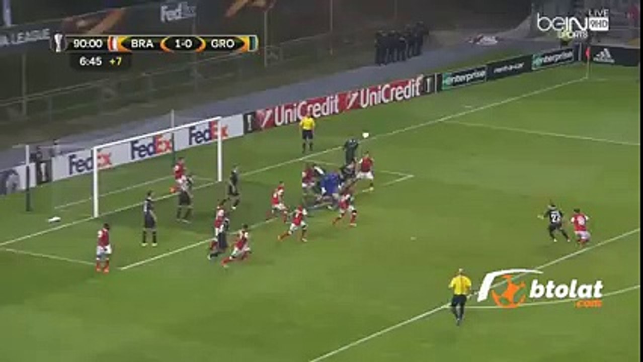 زميل كوكا يهدر أغرب فرص الدورى الأوروبي