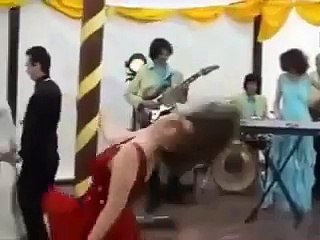 سكرانه دخلت العرس في حيط هههههههه