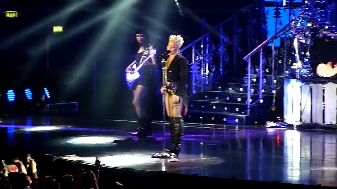 Pink - How Come You're Not Here Live in Leipzig 12.05.2013