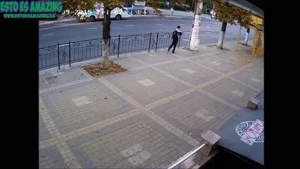 [SUERTE]Joven Estudiante Se Salva Por Poco De Ser Atropellado 2015