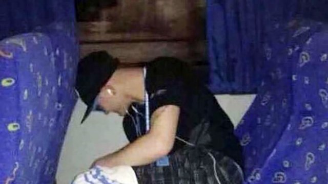 Ужас. Нечто жуткое смотрит в окно… Туристы случайно сняли