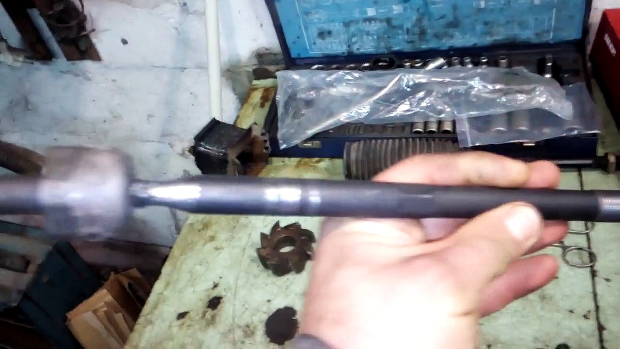 Стучит в рулевой рейке