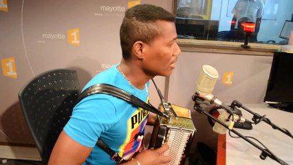 #çasepasseici : les musiciens malgaches JAOJO'S en live acoustique sur Mayotte 1ère