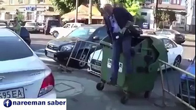 currept politician should be thrown in dustbin