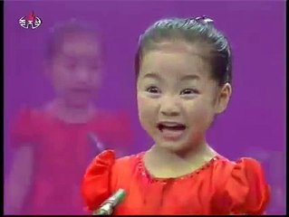 Little Chinese Girl singing with amazing expressions (FUNNY) - Tune.pk