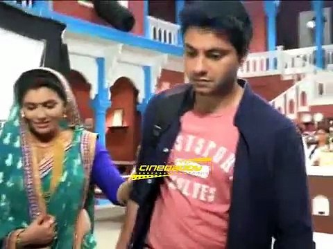 Ishq Ka Rang Safed Kanak apologizes to Dhaani to get Viplav back !