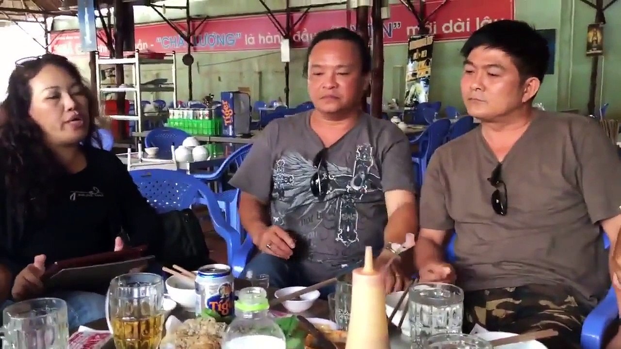 Reprise de Hotel California par des Vietnamiens en guitare / voix ! Magique