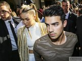 Exclu vidéo : Kris Jenner, Estelle Lefebure, Joe Jonas : défilé de stars chez Balmain