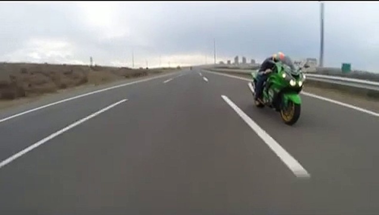 Suzuki Hayabusa 2014 vs Kawasaki ZX14 2014 Top Speed