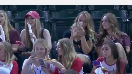 Ces meufs qui prennent des selfies sont juste ridicule