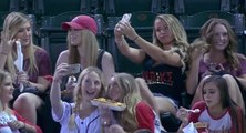 Ces filles fans de baseball ont une drôle de façon de regarder un match