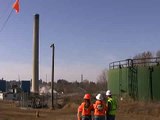 Une cheminée de centrale électrique dans l'Ohio tombe... du mauvais côté