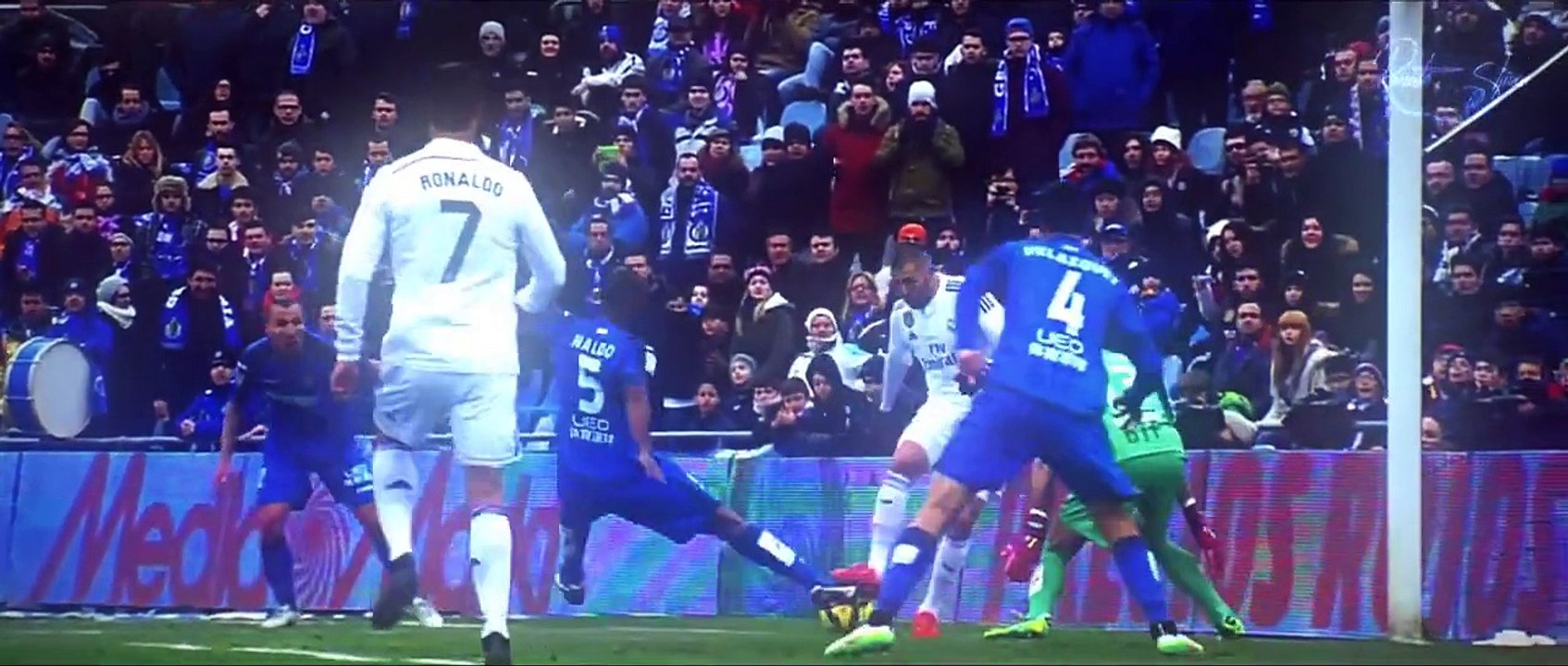 Cristiano Ronaldo vs Lionel Messi | Amazing Skills Show | 2015 HD