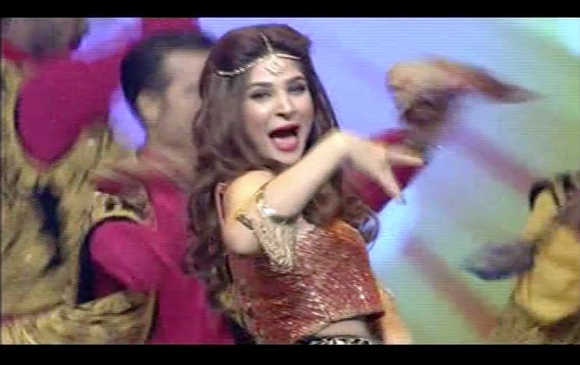 Ayesha Omer dance Performance l Lux Style Awards 2015 l on Tutti  Fruti item song