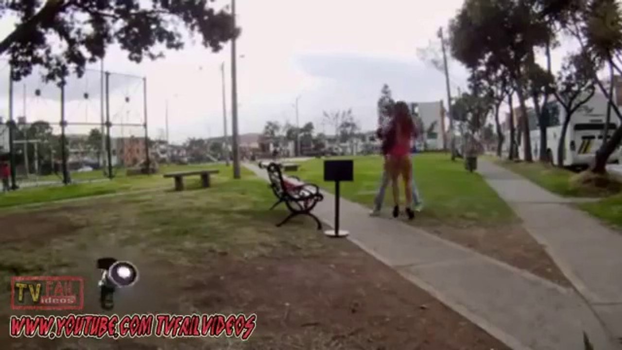 Broma→ -Sexy Chica Se Queda en ropa interior- - Videos De Risa,Graciosos,Chistosos 2015
