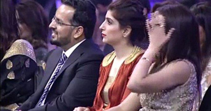 Superb Ghazal By Khalil ur Rehman Writer of Pyary Afzal in Lux Style Award Show 2015