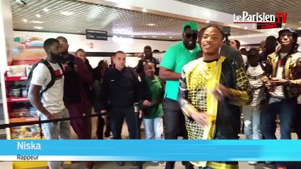 Le rappeur Niska accueilli par une foule en folie