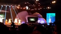 urwa hocane falls on stage while dancing in 14th lux style awards 2015