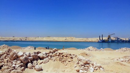 قناة السويس الجديدة مشهد من الحفر والتكريك مايو 2015