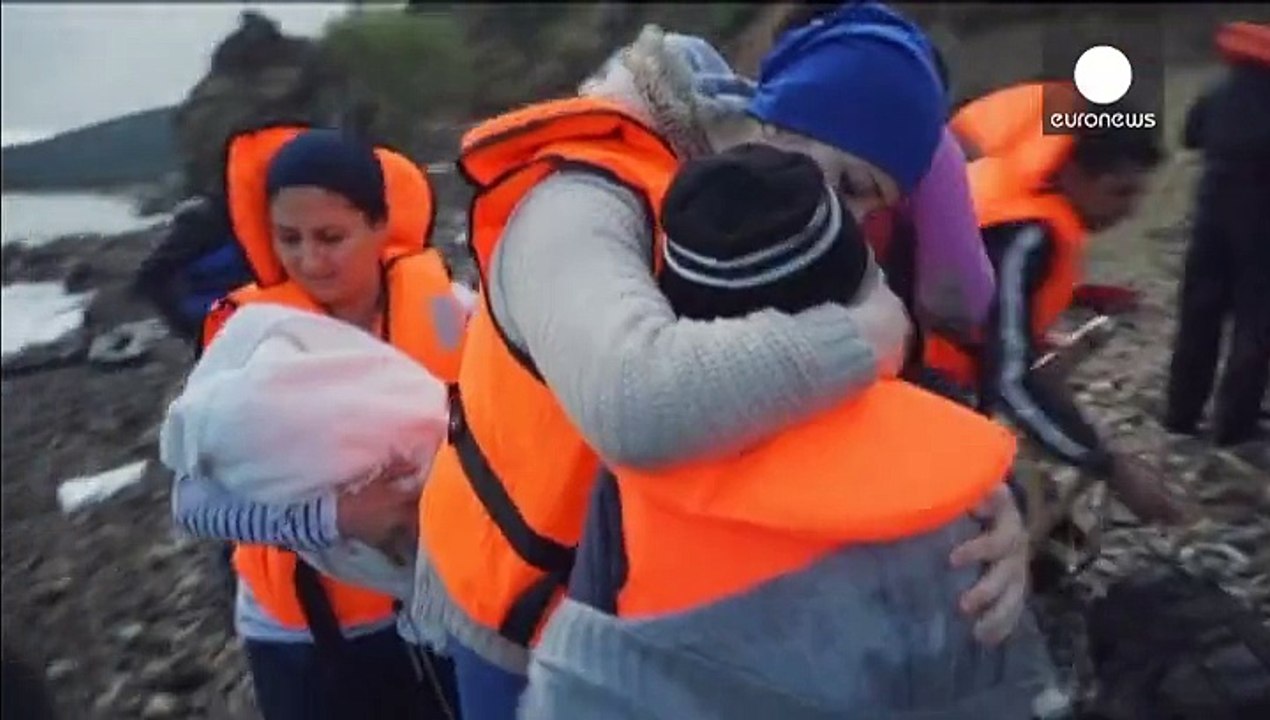Miles de refugiados siguen llegando a las costas griegas