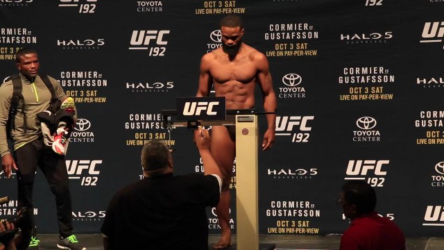 Tyron Woodley makes weight despite no fight with Johny Hendricks