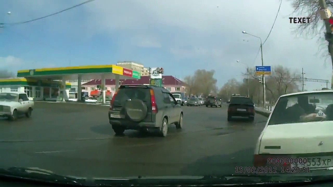 Road justice in Russia driver chase