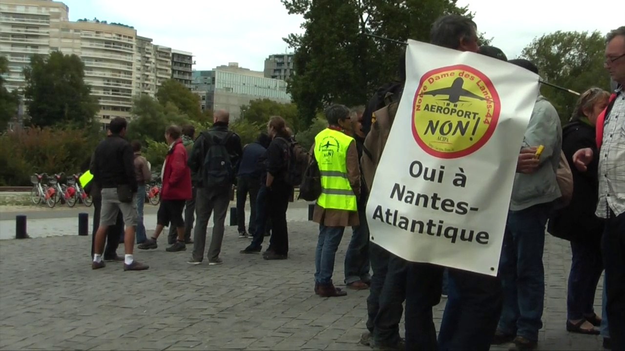 Contre les expulsions à Notre Dame des Landes. Rassemblement devant le palais de justice