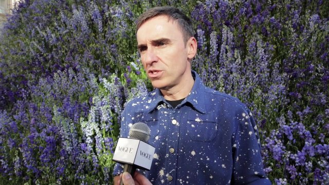 Interview de Raf Simons en backstage du défilé Christian Dior
