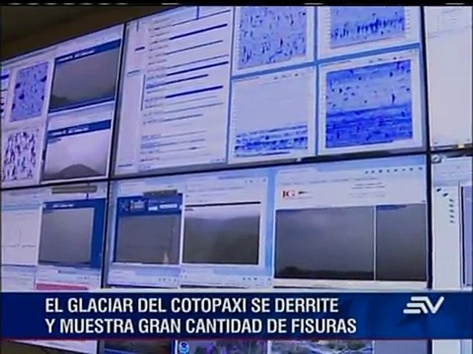 Fisuras en glaciares de volcán Cotopaxi