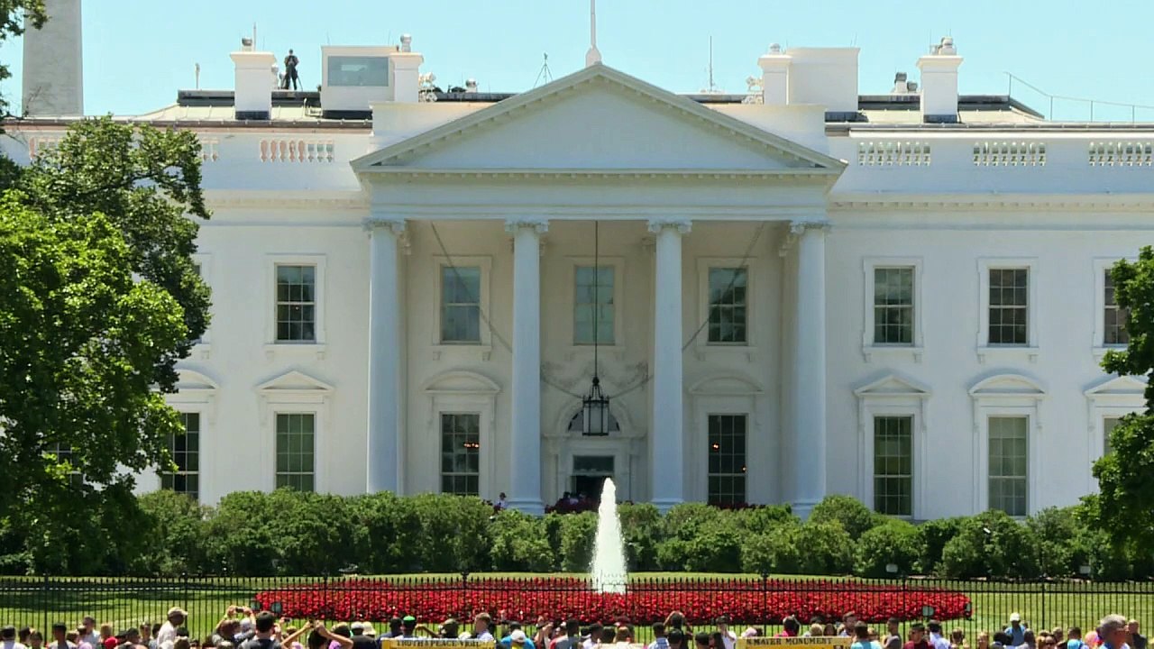 Obama urges gun control after Oregon shooting