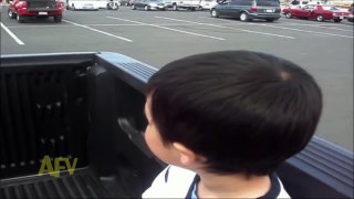 Kid Reacts To Airplane Overhead