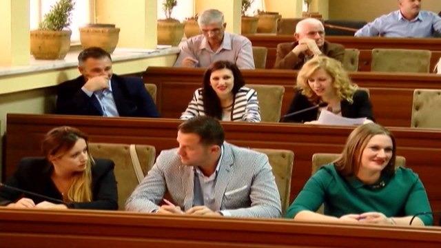 Zbardhet drafti, hiqen pagat e këshilltarëve bashkiakë