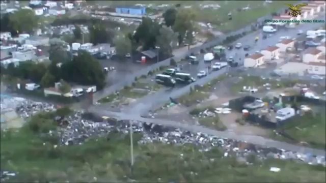 Roma - blitz delle Forze dell’Ordine presso il campo nomadi