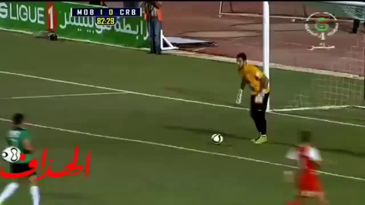 Un gardien tente une roulette devant son but !