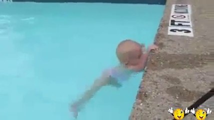 This Baby Swims Like a Champ-videosmunch