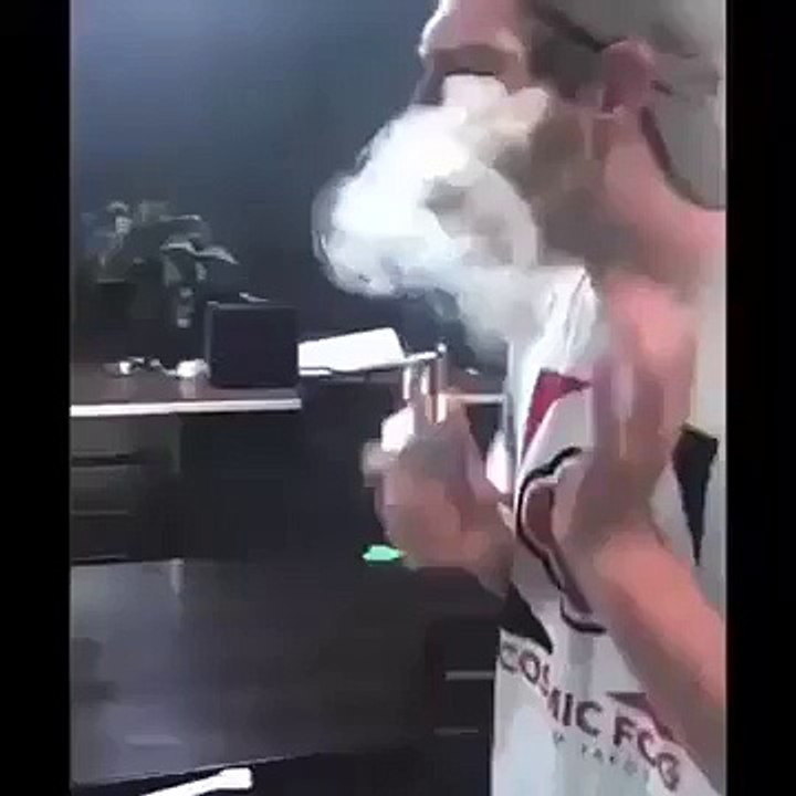men with sheesha