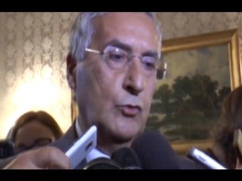 Napoli - Criminalità, il procuratore Roberti incontra i prefetti campani (02.10.15)