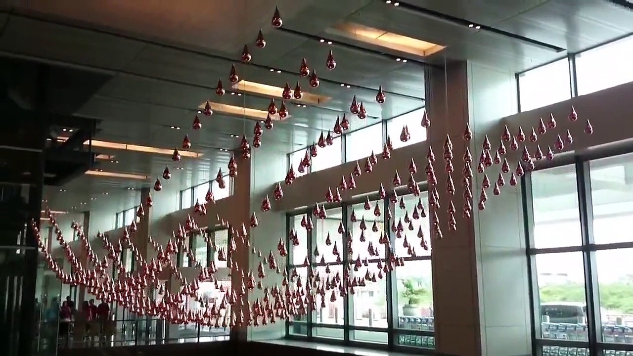 Kinetic Rain in hall of Terminal 1 of Singapore Changi Airport. Must watch