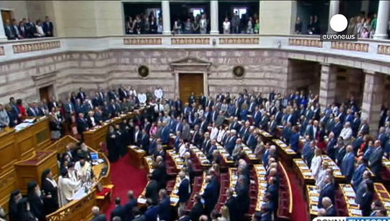 Greek parliament opens with swearing in ceremony