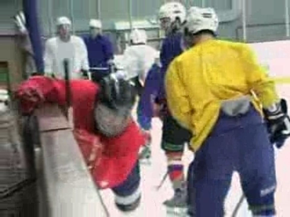 Nico fait du Hockey