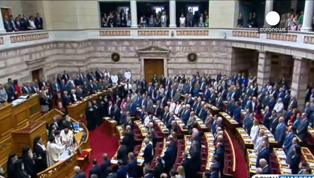 Греция: парламент приведен к присяге