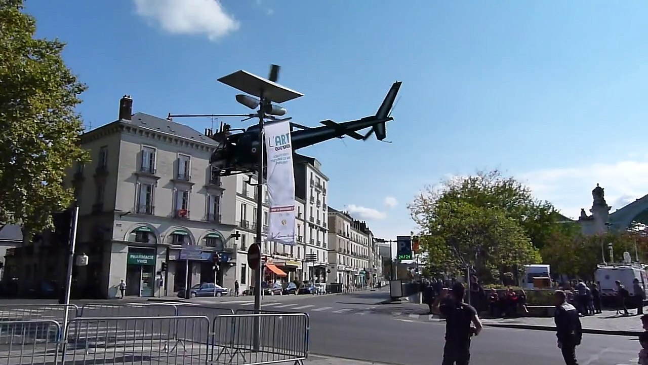 L'hélicoptère de la gendarmerie atterrit à Tours