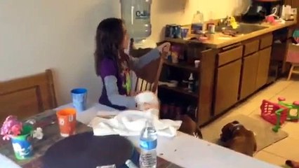 Girl tricks dad with water bottle prank