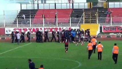 Bitiş düdüğü çaldı tribünler karıştı