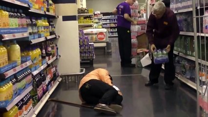 OLD MAN FALLING OVER PRANK SOCIAL EXPERIMENT